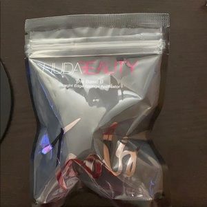 Huda Beauty Basic B Straight Edge Sponge